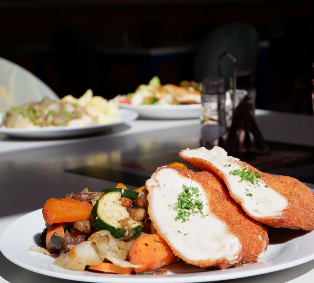 Kajashop.hu: Minden hétköznap friss, házias napi menüvel várjuk vendégeinket a 13. kerületben a Béke téren.